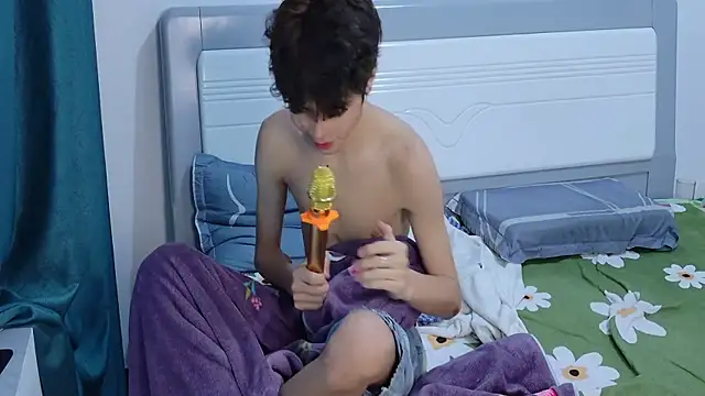 Snapshot of Stuffy-111 chatting on 10-18-25, 01:19 Stuffy-111 online show from 10-18-25, 01:19