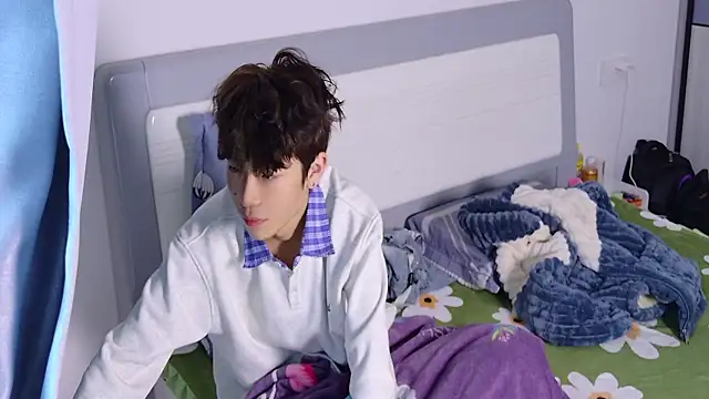 Snapshot of Stuffy-111 chatting on 10-22-25, 11:37 Stuffy-111 online show from 10-22-25, 11:37