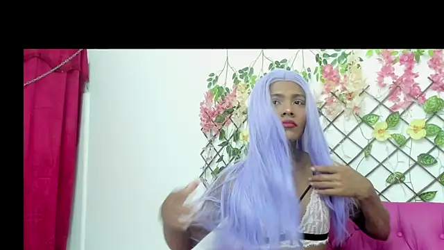 Snapshot of stefany_bitch chatting on 10-22-25, 01:33 stefany bitch online show from 10-22-25, 01:33