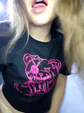 Snapshot of bambiluly chatting on 10-17-25, 11:07 bambiluly online show from 10-17-25, 11:07