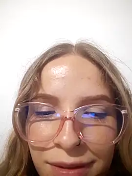 Snapshot of bambiluly chatting on 10-19-25, 02:12 bambiluly online show from 10-19-25, 02:12