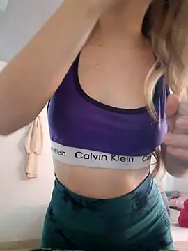 Snapshot of bambiluly chatting on 11-18-25, 07:51 bambiluly online show from 11-18-25, 07:51