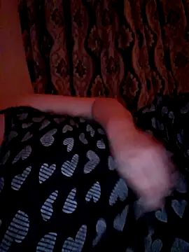 Snapshot of Ariana381 chatting on 10-31-25, 11:06 Ariana381 online show from 10-31-25, 11:06