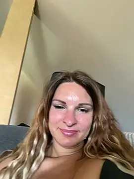 Snapshot of kinkysarahx chatting on 06-03-26, 10:07 kinkysarahx online show from 06-03-26, 10:07