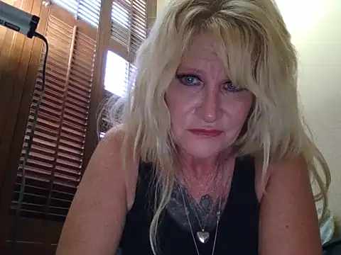 Snapshot of Bornbutiful chatting on 03-16-26, 10:25 Bornbutiful online show from 03-16-26, 10:25