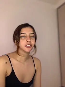 Snapshot of MiaaCute- chatting on 04-23-26, 10:01 MiaaCute- online show from 04-23-26, 10:01