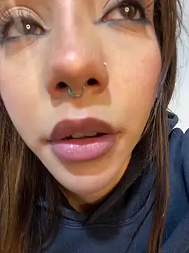 Snapshot of MiaaCute- chatting on 05-05-26, 08:50 MiaaCute- online show from 05-05-26, 08:50