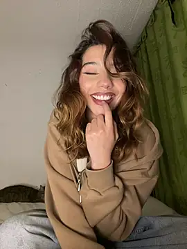 Snapshot of MiaaCute- chatting on 05-19-26, 11:00 MiaaCute- online show from 05-19-26, 11:00