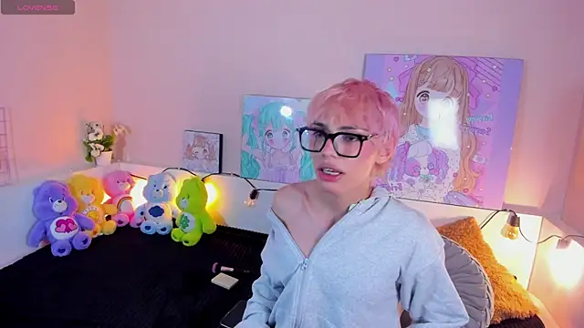 Strawberry Kitty  online show from 10-21-25, 09:37