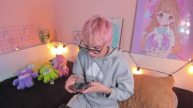 Strawberry Kitty  online show from 11-09-25, 04:55