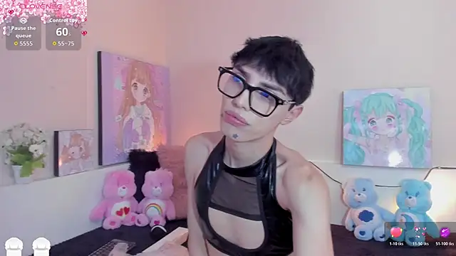 Strawberry Kitty  online show from 01-16-26, 04:27