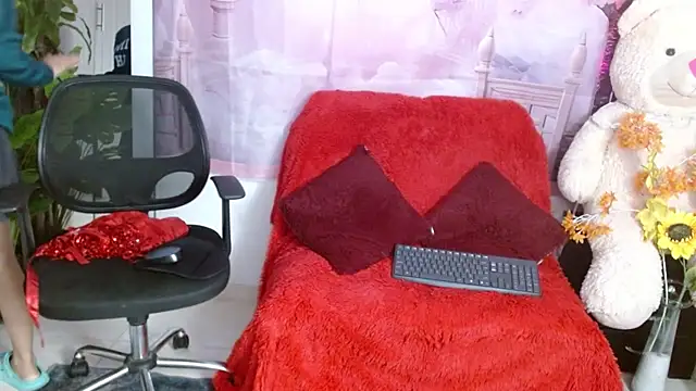 Snapshot of sharon_ivanna12 chatting on 10-27-25, 07:18 sharon ivanna12 online show from 10-27-25, 07:18