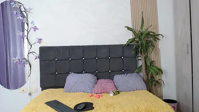 Snapshot of sharon_ivanna12 chatting on 11-05-25, 07:14 sharon ivanna12 online show from 11-05-25, 07:14