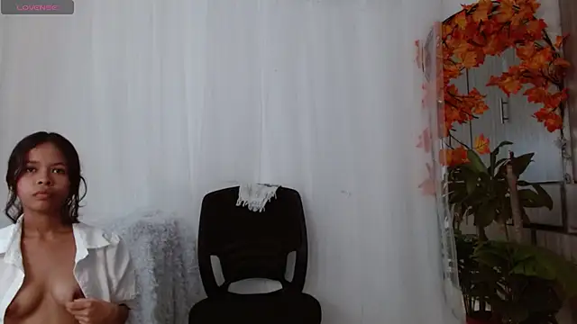 Snapshot of sharon_ivanna12 chatting on 11-12-25, 07:24 sharon ivanna12 online show from 11-12-25, 07:24