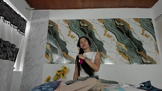 Snapshot of sharon_ivanna12 chatting on 02-21-26, 06:20 sharon ivanna12 online show from 02-21-26, 06:20