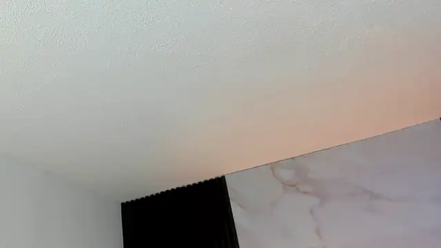 Halleyrosse online show from 10-28-25, 08:22