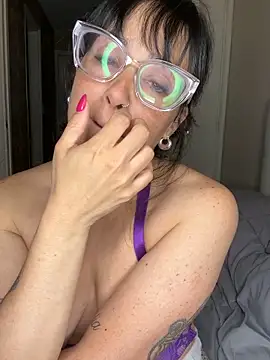 miavelatti85 online show from 11-28-25, 12:13