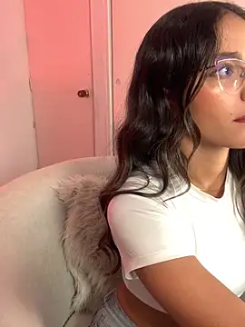 Snapshot of elegant__rouse chatting on 06-17-26, 08:21 elegant rouse online show from 06-17-26, 08:21