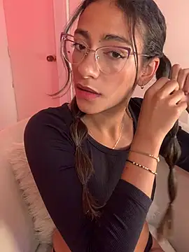 Snapshot of elegant__rouse chatting on 06-24-26, 11:26 elegant rouse online show from 06-24-26, 11:26