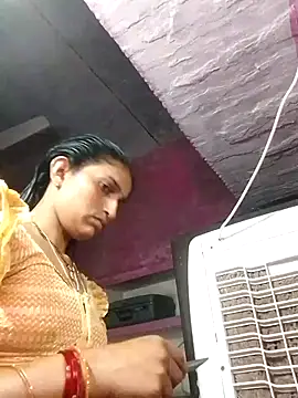 Snapshot of Pooja_shre chatting on 10-29-25, 04:48 Pooja shre online show from 10-29-25, 04:48