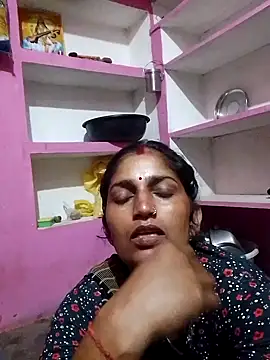 Snapshot of Pooja_shre chatting on 11-02-25, 01:08 Pooja shre online show from 11-02-25, 01:08