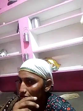 Snapshot of Pooja_shre chatting on 11-02-25, 01:35 Pooja shre online show from 11-02-25, 01:35