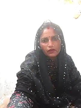 Snapshot of Pooja_shre chatting on 11-12-25, 10:15 Pooja shre online show from 11-12-25, 10:15