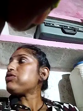 Snapshot of Pooja_shre chatting on 11-14-25, 03:22 Pooja shre online show from 11-14-25, 03:22