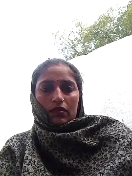 Snapshot of Pooja_shre chatting on 11-19-25, 02:55 Pooja shre online show from 11-19-25, 02:55