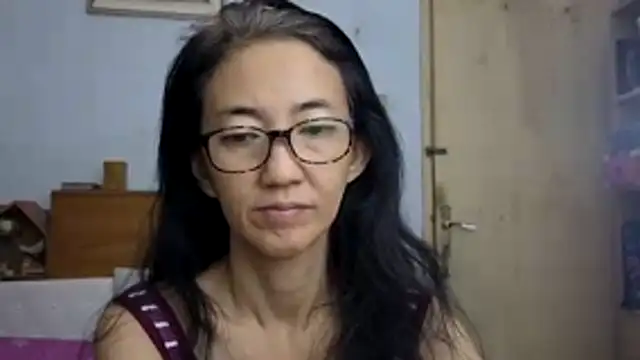 Snapshot of princessD077 chatting on 06-12-26, 04:39 princessD077 online show from 06-12-26, 04:39