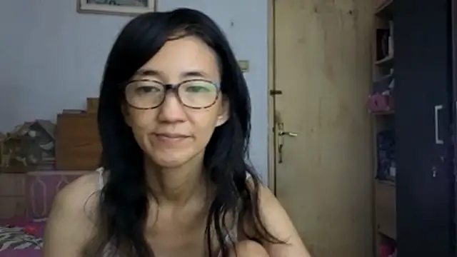 Snapshot of princessD077 chatting on 06-22-26, 04:37 princessD077 online show from 06-22-26, 04:37
