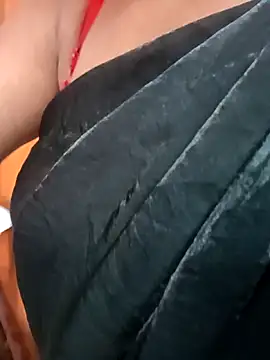 Snapshot of Sravya__ chatting on 10-17-25, 09:23 Sravya online show from 10-17-25, 09:23