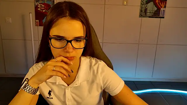 May Bloom online show from 10-20-25, 09:10