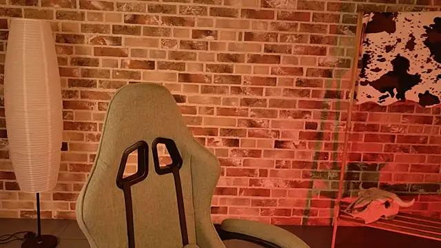 May Bloom online show from 11-08-25, 05:18