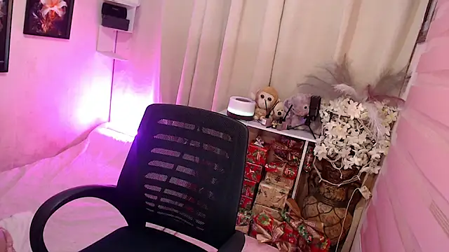 Snapshot of Katesy12 chatting on 12-17-25, 01:55 Katesy12 online show from 12-17-25, 01:55