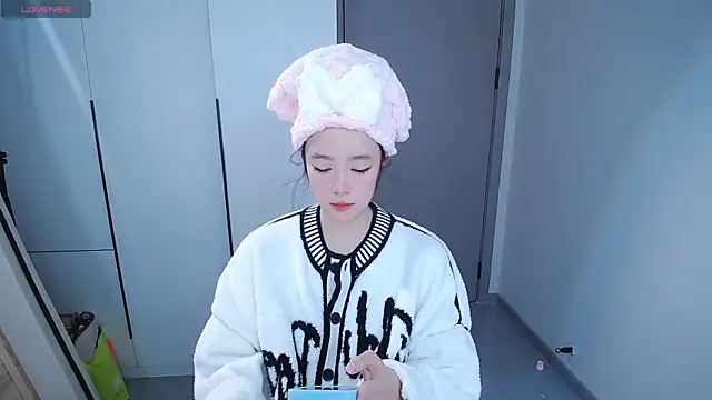 Snapshot of Kinadolly chatting on 01-18-26, 11:47 Kinadolly online show from 01-18-26, 11:47