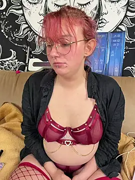 Snapshot of Onlymiasophie chatting on 11-18-25, 02:43 Onlymiasophie online show from 11-18-25, 02:43