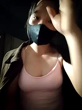 Snapshot of linh-miu99 chatting on 11-17-25, 05:08 linh-miu99 online show from 11-17-25, 05:08