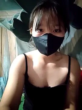 Snapshot of linh-miu99 chatting on 11-22-25, 01:48 linh-miu99 online show from 11-22-25, 01:48