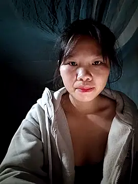 Snapshot of linh-miu99 chatting on 12-14-25, 05:51 linh-miu99 online show from 12-14-25, 05:51