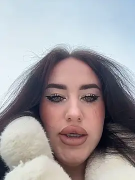 KiraSunshine online show from 12-17-25, 04:07