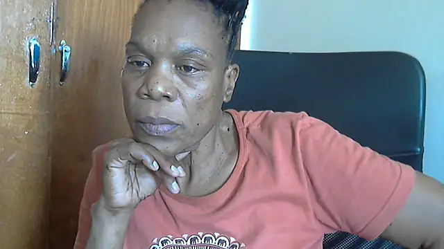 Hotcougar online show from 02-11-26, 10:42