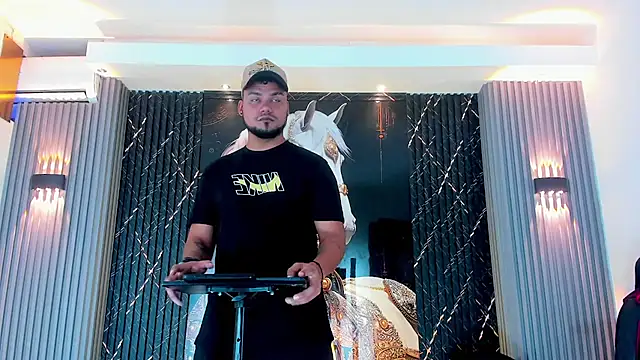 Snapshot of handsome_boys22 chatting on 10-18-25, 12:17 handsome boys22 online show from 10-18-25, 12:17