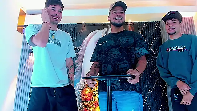 Snapshot of handsome_boys22 chatting on 10-26-25, 12:44 handsome boys22 online show from 10-26-25, 12:44