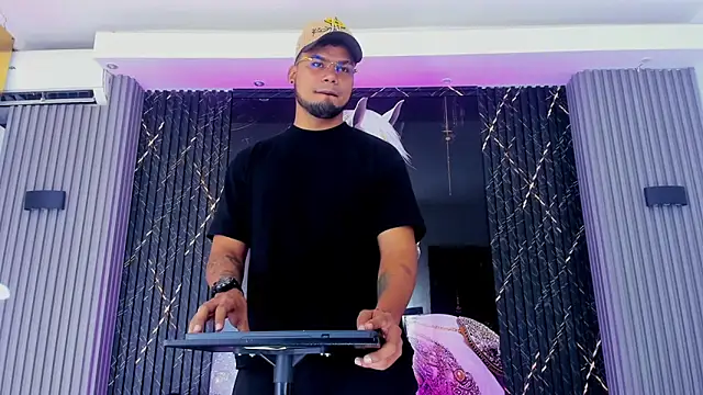 Snapshot of handsome_boys22 chatting on 11-20-25, 12:38 handsome boys22 online show from 11-20-25, 12:38