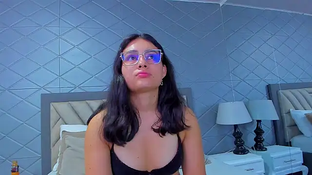 Snapshot of ViolettRouse chatting on 03-04-26, 03:51 ViolettRouse online show from 03-04-26, 03:51