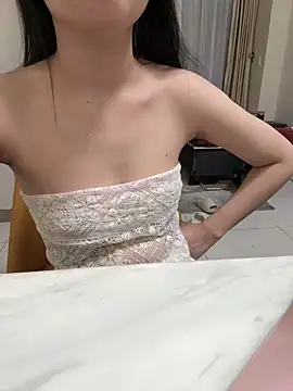 Snapshot of Minhee22 chatting on 11-08-25, 05:45 Minhee22 online show from 11-08-25, 05:45