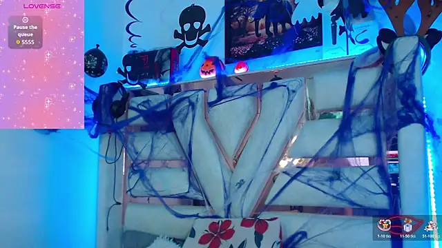 Snapshot of Hanna_Plum chatting on 10-25-25, 04:20 Hanna Plum online show from 10-25-25, 04:20