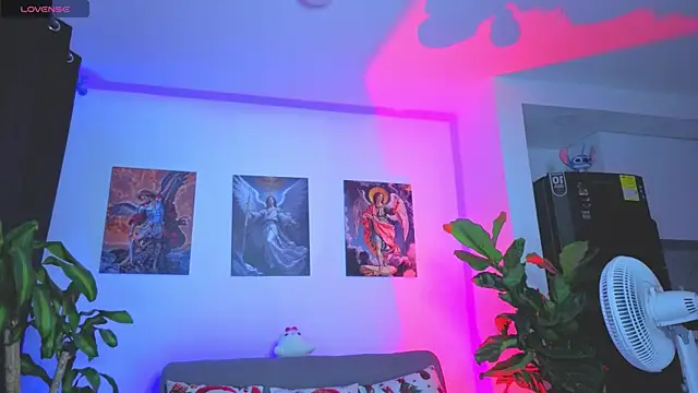 Snapshot of SophiaBerryy chatting on 12-04-25, 01:59 SophiaBerryy online show from 12-04-25, 01:59