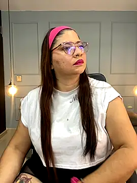 Orianabluee  online show from 10-22-25, 02:56